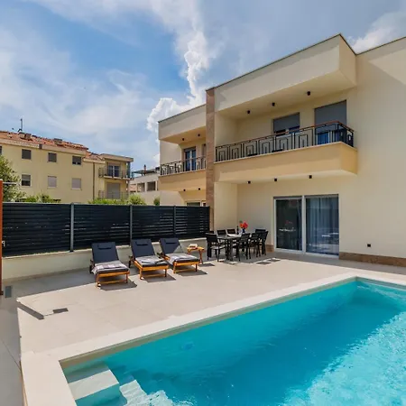 Katmari With Private Heated Pool Villa Kastela