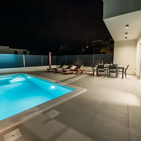 Katmari With Private Heated Pool * Kaštela