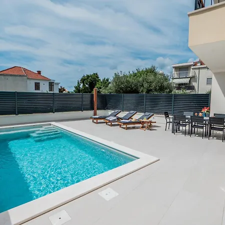 Katmari With Private Heated Pool Vila *