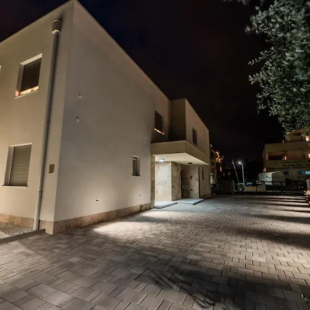 Katmari With Private Heated Pool Vila
