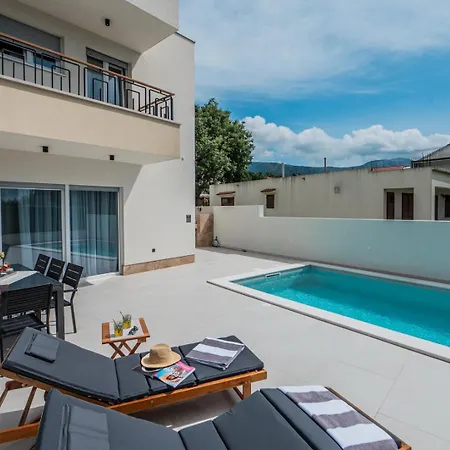 Vila Katmari With Private Heated Pool Kaštela