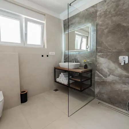 Katmari With Private Heated Pool Vila *
