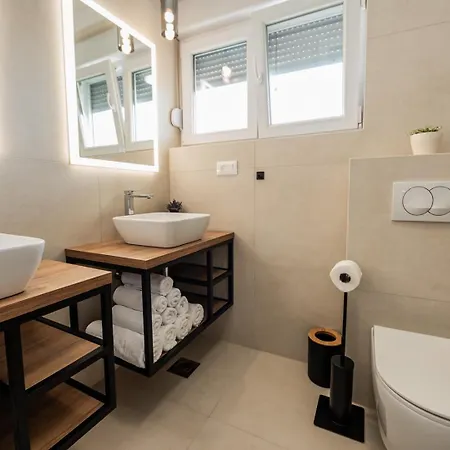 Katmari With Private Heated Pool * Kaštela
