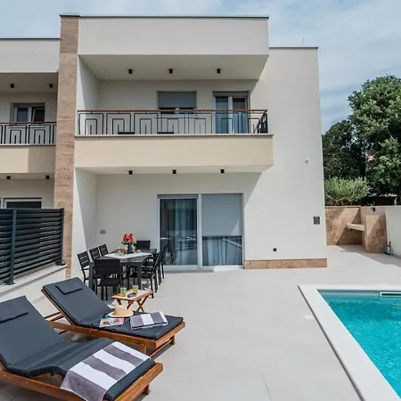 Katmari With Private Heated Pool Vila *
