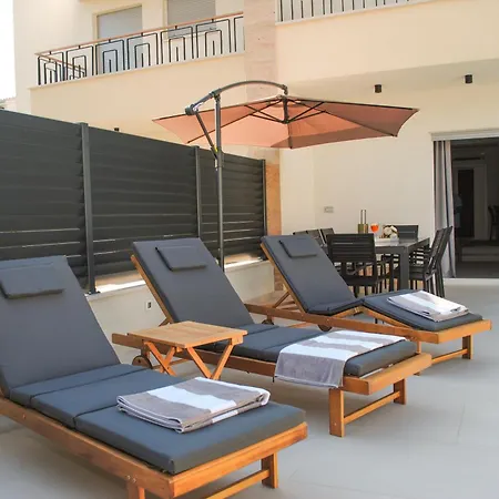 Katmari With Private Heated Pool Vila *