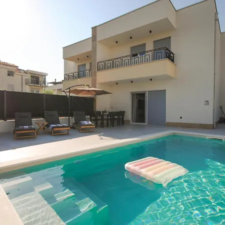 Vila Katmari With Private Heated Pool *