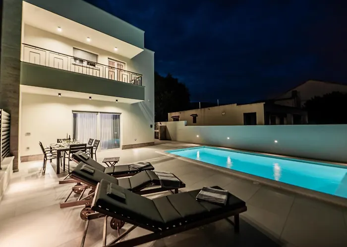 Katmari With Private Heated Pool Kaštela