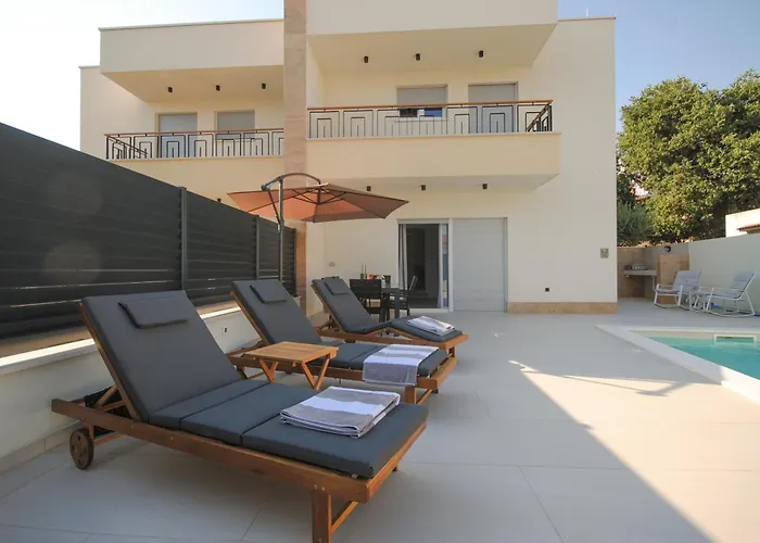 Katmari With Private Heated Pool * Kaštela